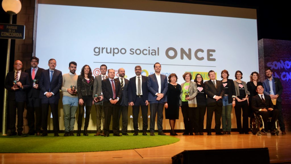 Foto de grupo de los galardonados con el Premio Solidarios ONCE Comunidad de Madrid 2019