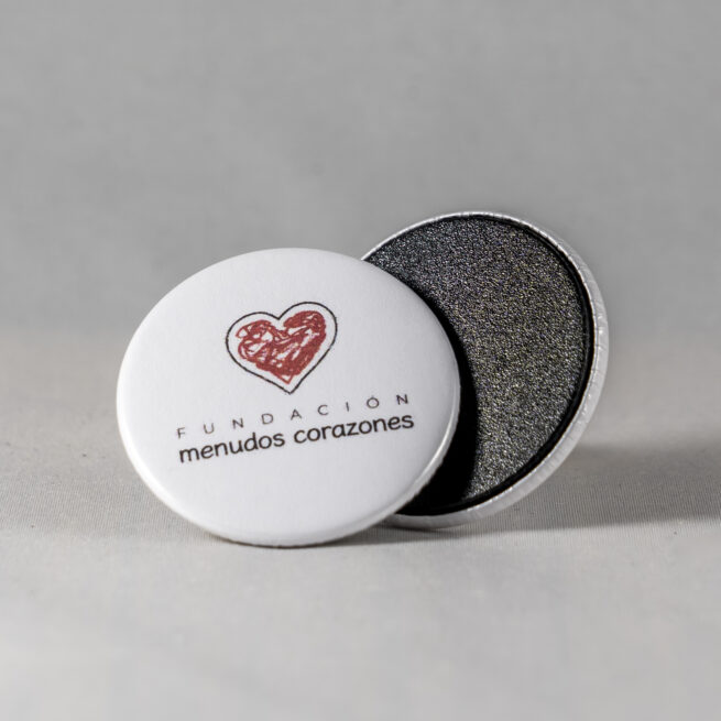 imán solidario menudos corazones