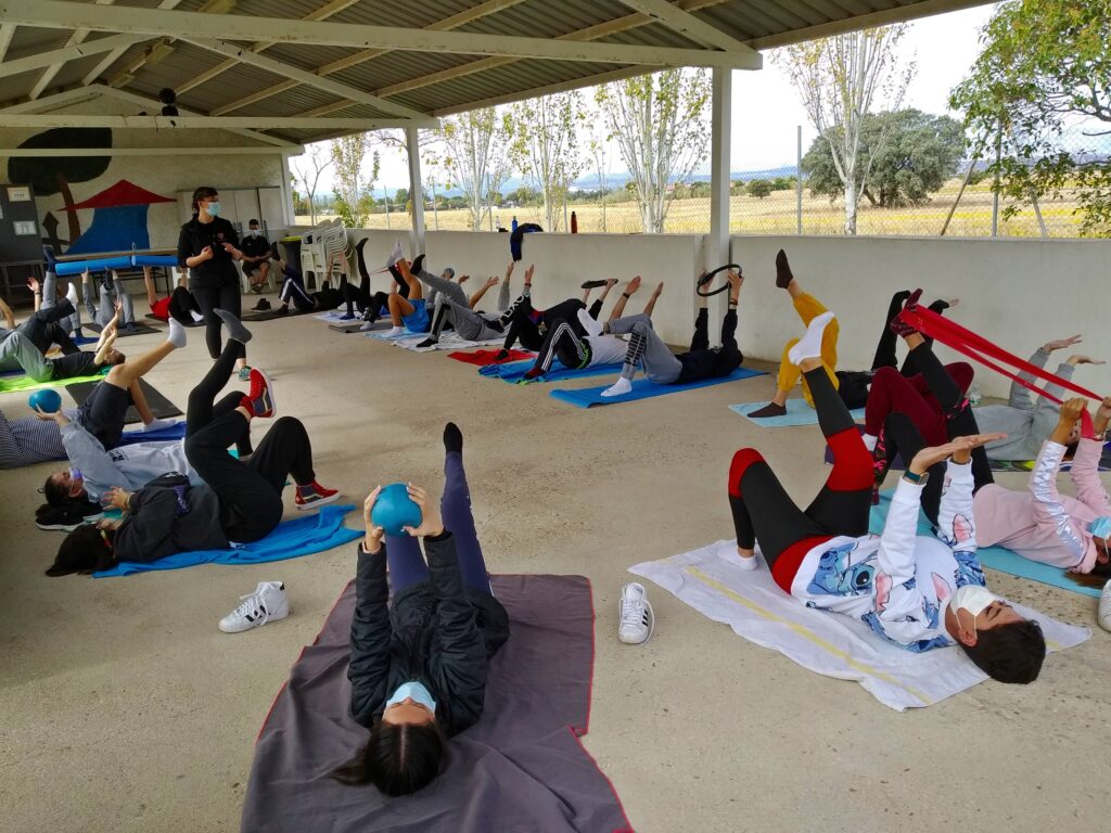 Sesión de pilates en la VIII Convivencia de Jóvenes de Menudos Corazones