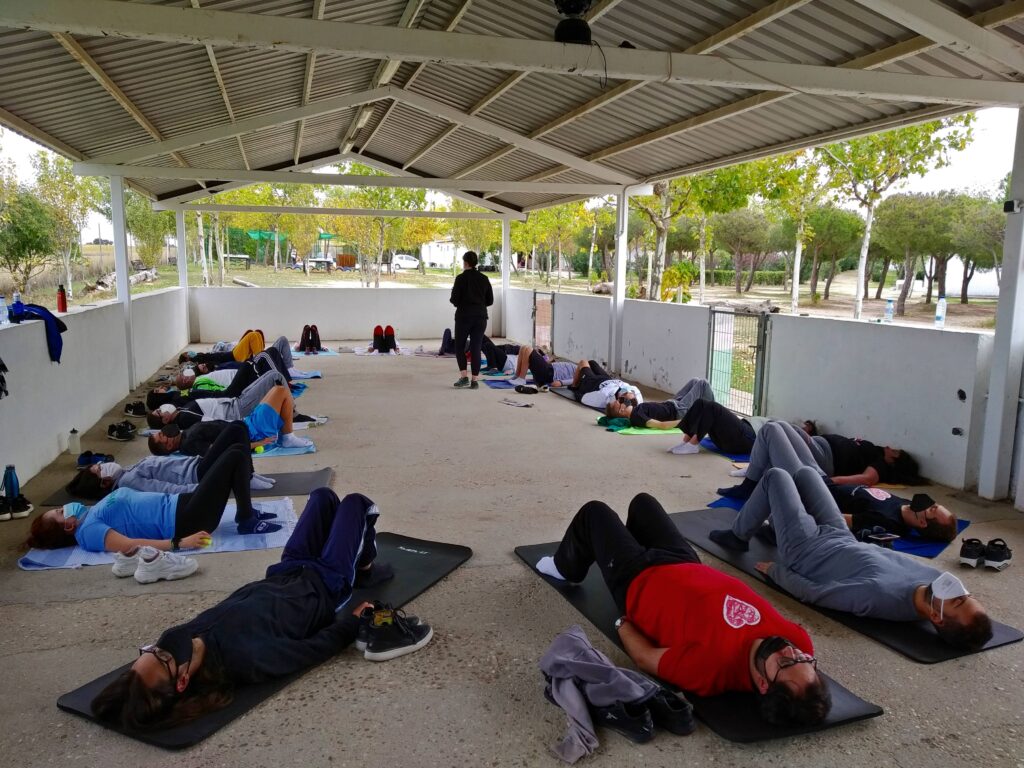 Sesión de pilates en la VIII Convivencia de Jóvenes de Menudos Corazones