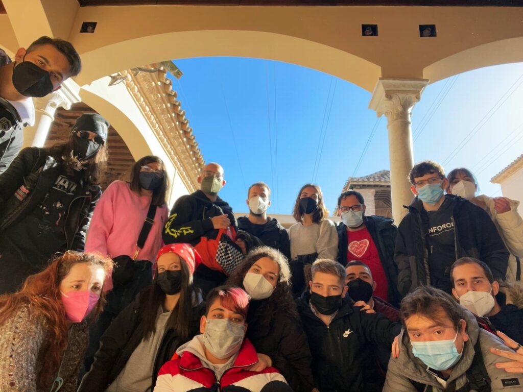 Participantes en el Puente Cultural.