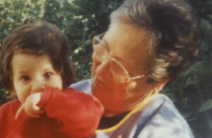 Alicia con su abuela Encarna