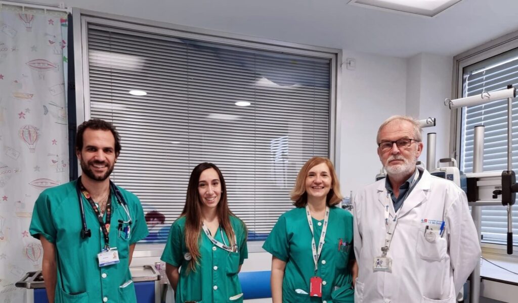 La Dra. Ramos junto a parte del grupo investigador del proyecto ganador de la Beca Menudos Corazones