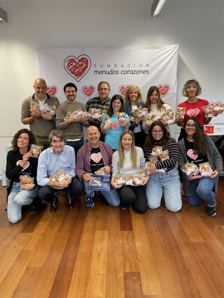 Xerox ayudó a envolver, en su voluntariado corporativo, los regalos que repartimos en los hospitales.