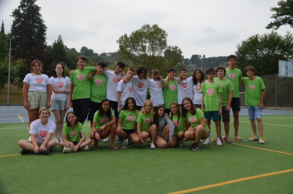 Adolescentes participantes campamentos Menudos Corazones