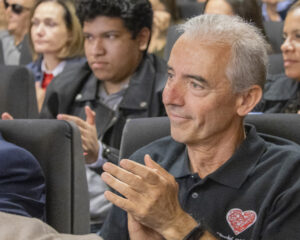 José Montes, del patronato de Menudos Corazones, en la Jornada en el Congreso.
