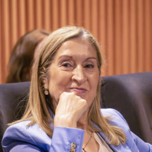 La diputada Ana Pastor, entre los asistentes a la Jornada
