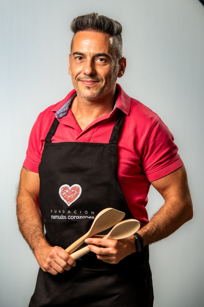 Delantal Solidario Menudos Corazones - Imagen 2