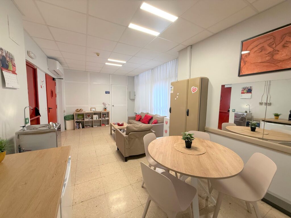 Vista de la Sala de descanso de Menudos Corazones para pacientes adultos y familiares en La Paz