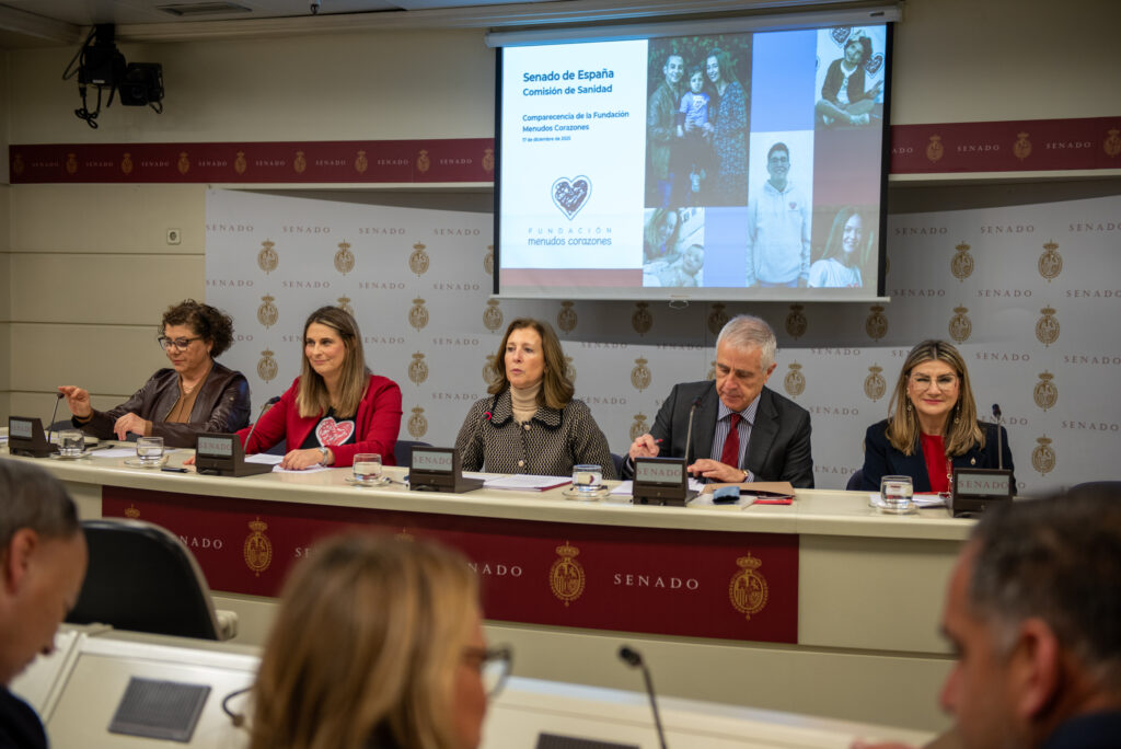 <div><p>Ante la Comisión de Sanidad del Senado, visibilizamos la realidad de las personas con cardiopatías congénitas y trasladamos a los grupos parlamentarios las principales necesidades del colectivo de pacientes y sus familias.</p>
<p>La entrada <a href="https://www.menudoscorazones.org/2025/menudos-corazones-senado-cardiopatias-congenitas/">Menudos Corazones comparece en el Senado para visibilizar las cardiopatías congénitas y sus prioridades urgentes</a> aparece primero en <a href="https://www.menudoscorazones.org/">Menudos Corazones</a>.</p></div>