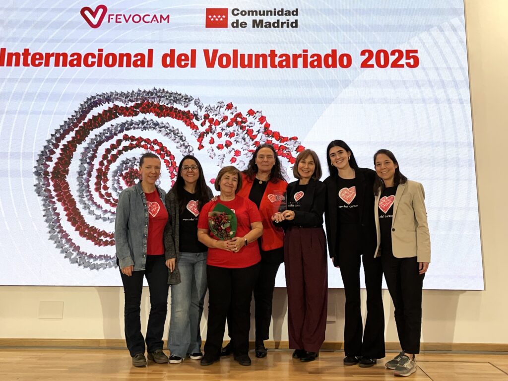 Voluntarias y equipo técnico de Menudos Corazones, en la entrega de los Reconocimientos al Voluntariado de la Comunidad de Madrid.
